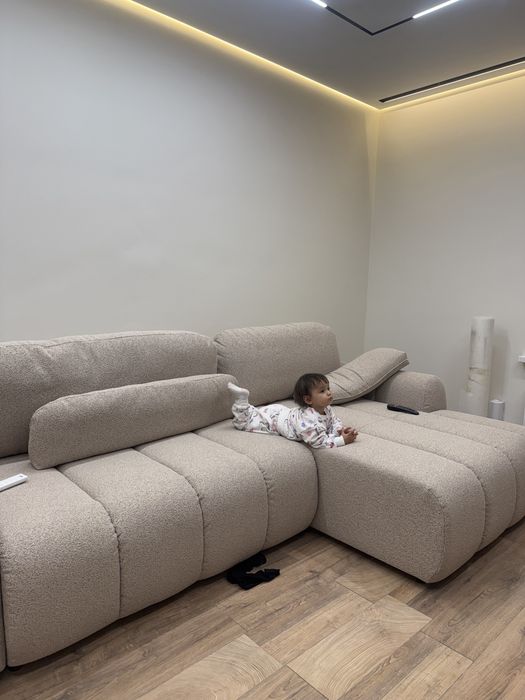 Продаю новый диван, так как по размеру не подошел в комнату