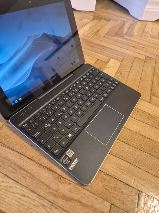 Laptop tableta touchscreen Asus cu Windows