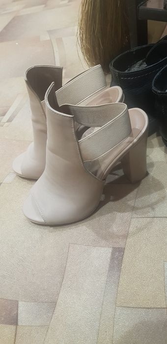 Продам босоножки