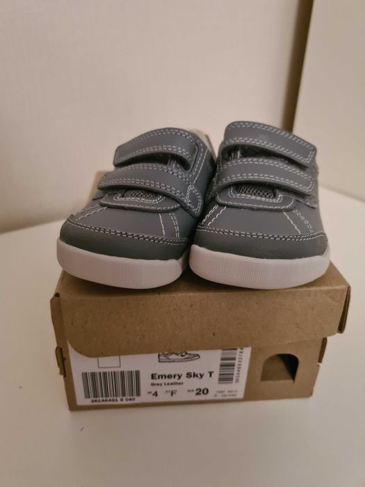 Papuci copii Clarks noi