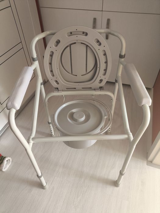 Инвалиден стол за тоалетна