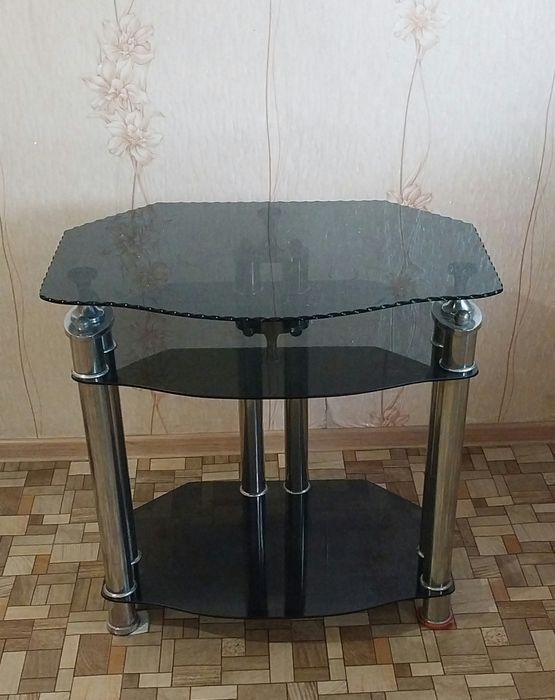 Продам тумбочку для