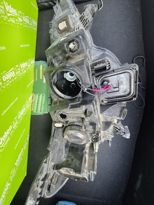 Far stânga Renault Megane 4 – Valeo 260606911R / 90089405 – H7 Original Renault