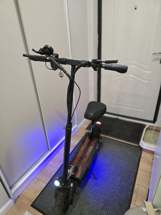 Продам электро самокат kugoo очен хорошее состояние