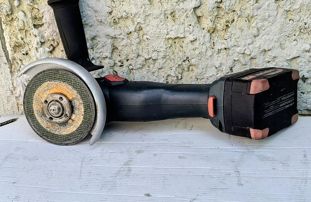 Акумулаторен ъглошлайф Metabo W 18 L 9-125  SOLO