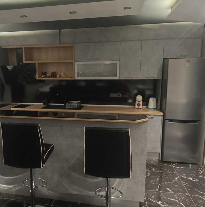 Дава се под наем Тристаен апартамент в Бургас, Меден рудник - зона А - 120 кв.м за 357 € - Снимка #2