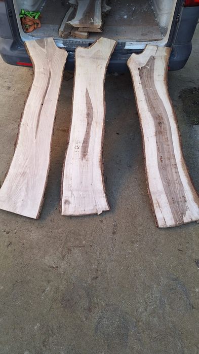 Cherestea nuc, uscata, rindeluita doua fete grosime aproximativa 34mm