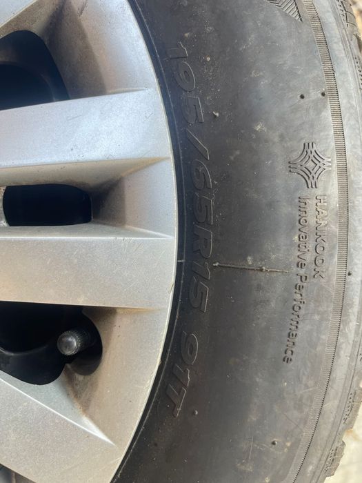 Roti R15 cu jante de otel si anvelope Hankook aproape noi