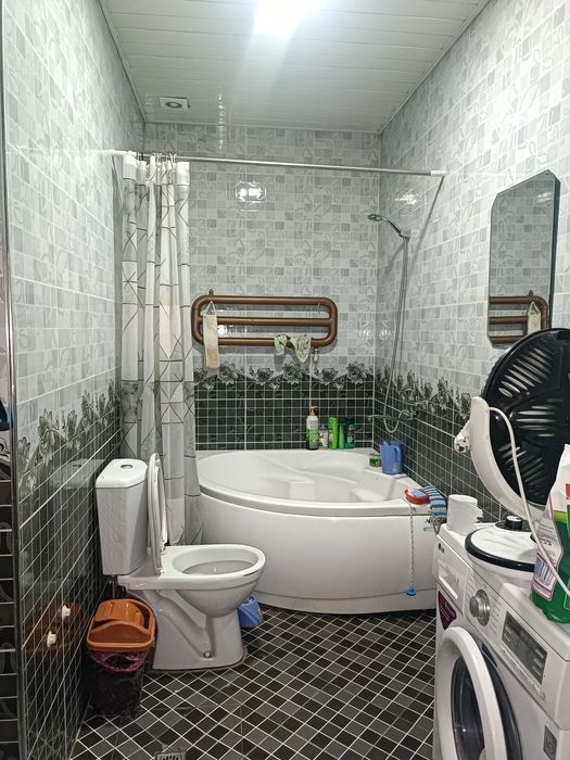 Уй сотилади, Зангиота туманида, Ёш ленинчида