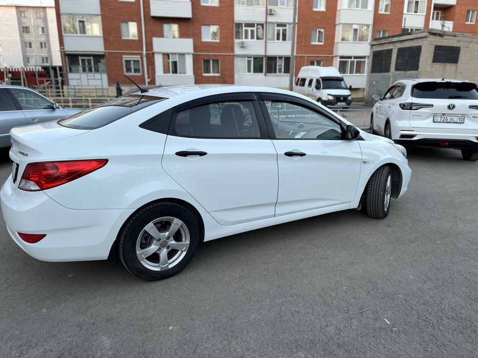 Хюндай акцент 2011 года