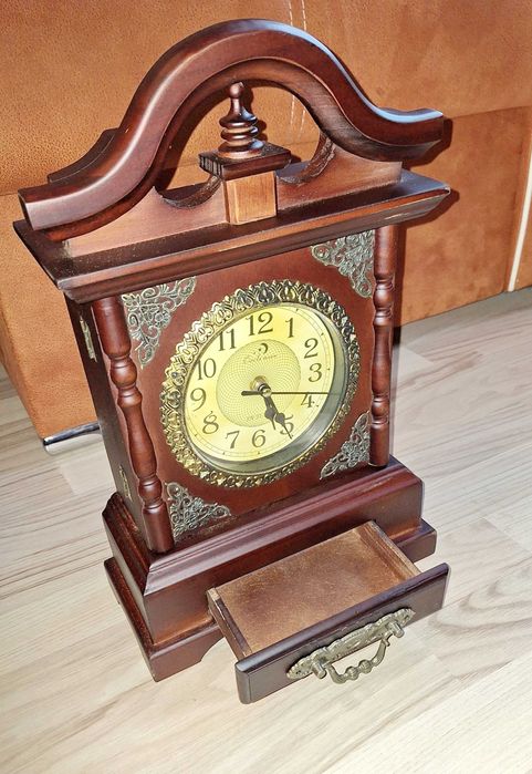 Ceas perete sau birou lemn maro venge cu sertar