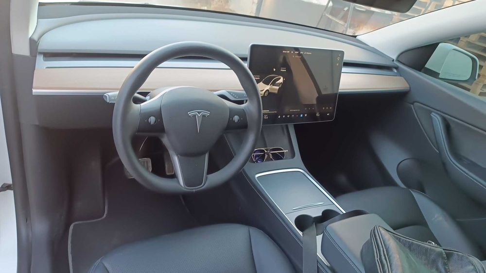 Tesla Model Y 2021 — отличное состояние