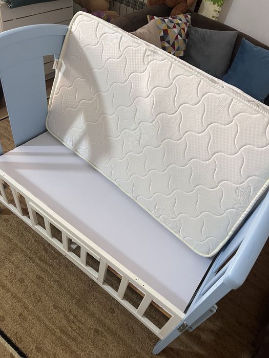 Детская кроваь с новым матрасом