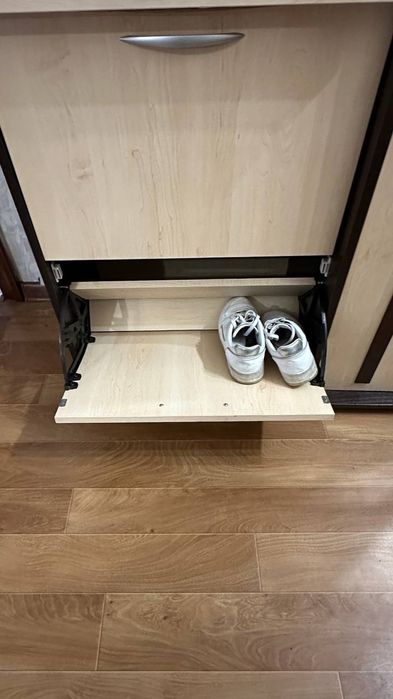 Продаю шкаф в прихожую