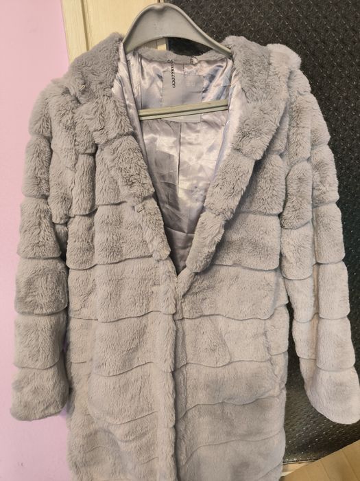 Дамско палто с качулка и джобове