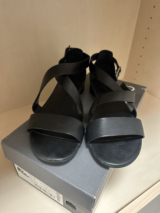 Продам босоножки