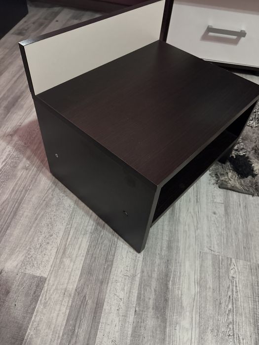 Noptiera culoare inchisa