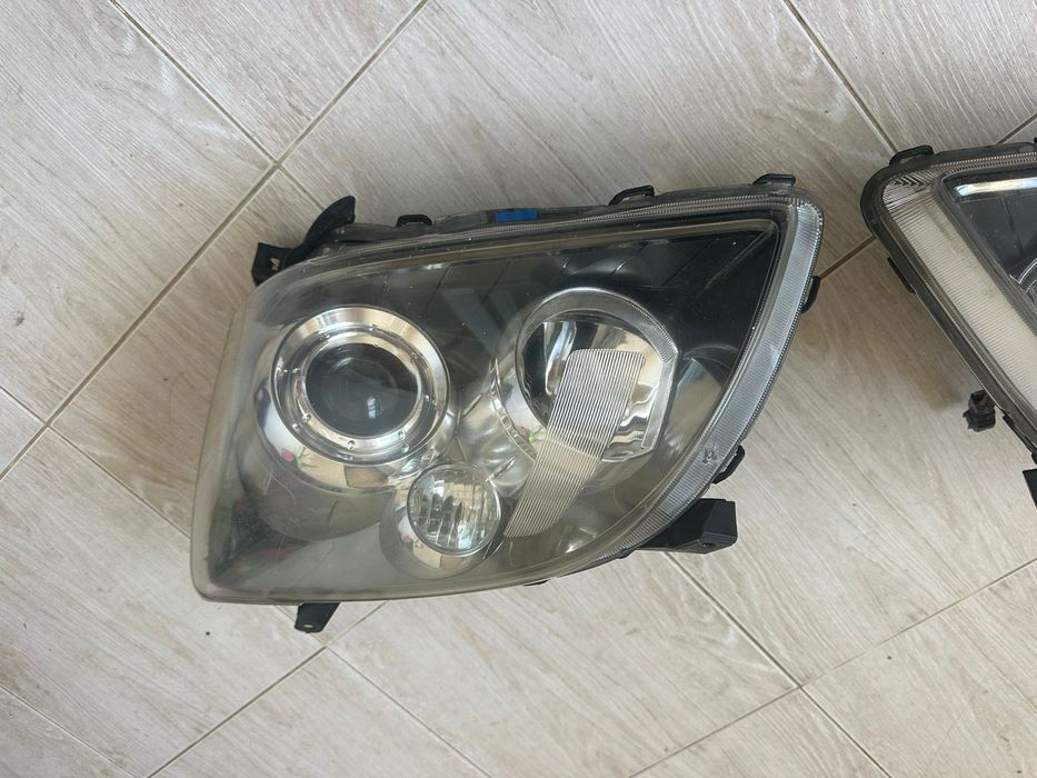 Фара на тойота авенсис