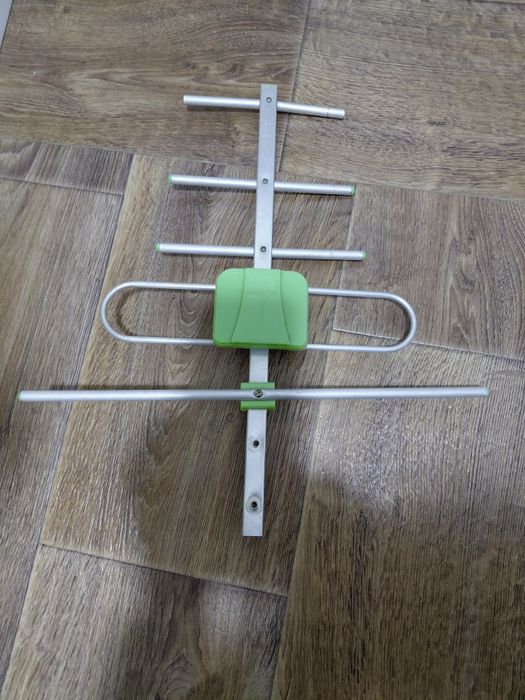 Продаётся домашняя антенна для телевизора