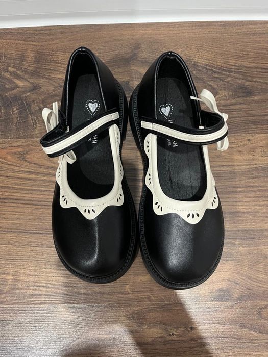 Продам детскую обувь новую