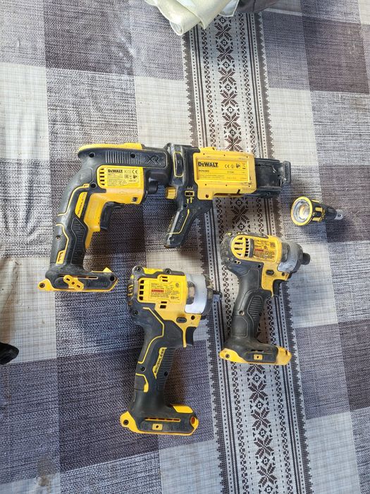 Vând scule dewalt pe acumulatori