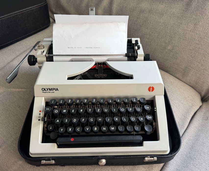 Olympia Regina de Luxe 1978 Made in GDR, Erika, valiză și manual