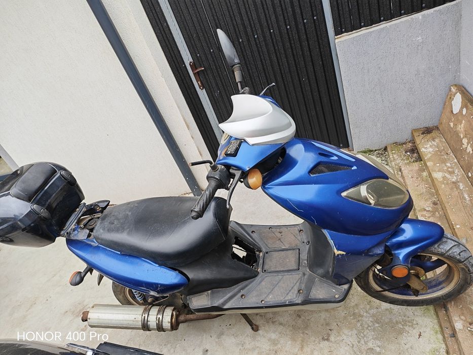 Vând scuter 50 cc 1800 lei