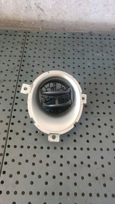 Grila aer bord dreapta nissan juke f15 687601kk0a 687p400a14