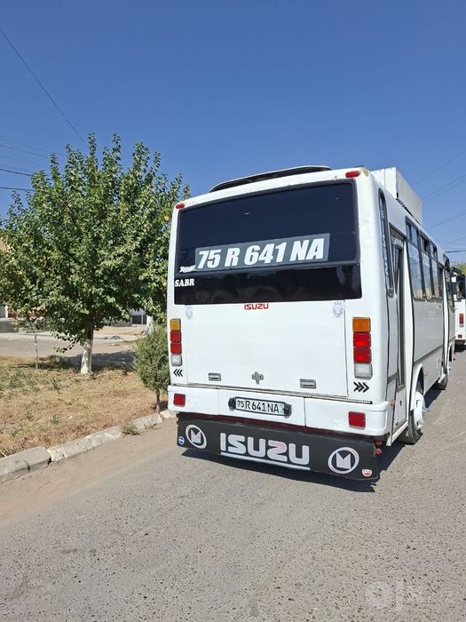 Isuzu avtobus sotiladi