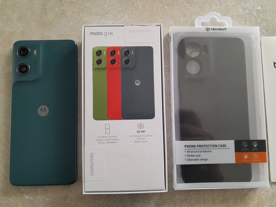 Vând/schimb Motorola G06, ecran 6,88 inchi, 4/128GB, 2 ani garanție.