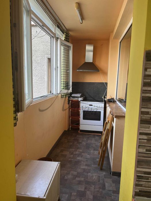 Дава се под наем Тристаен апартамент в Шумен, Болницата - 90 кв.м за 306 € - Снимка #2