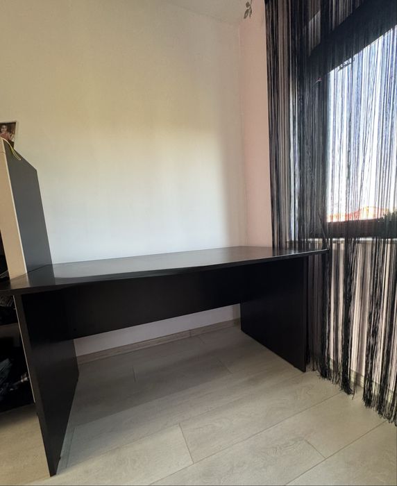 Birou din lemn negru