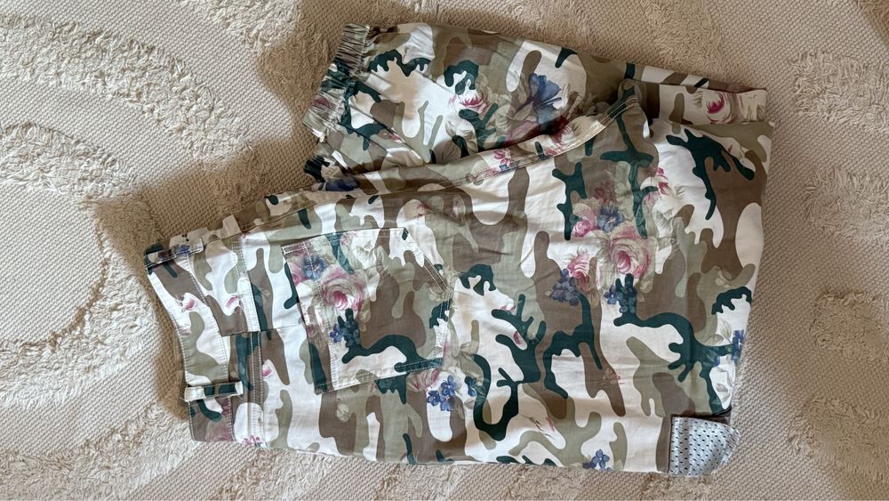Pantaloni cargo camuflaj Mathilde