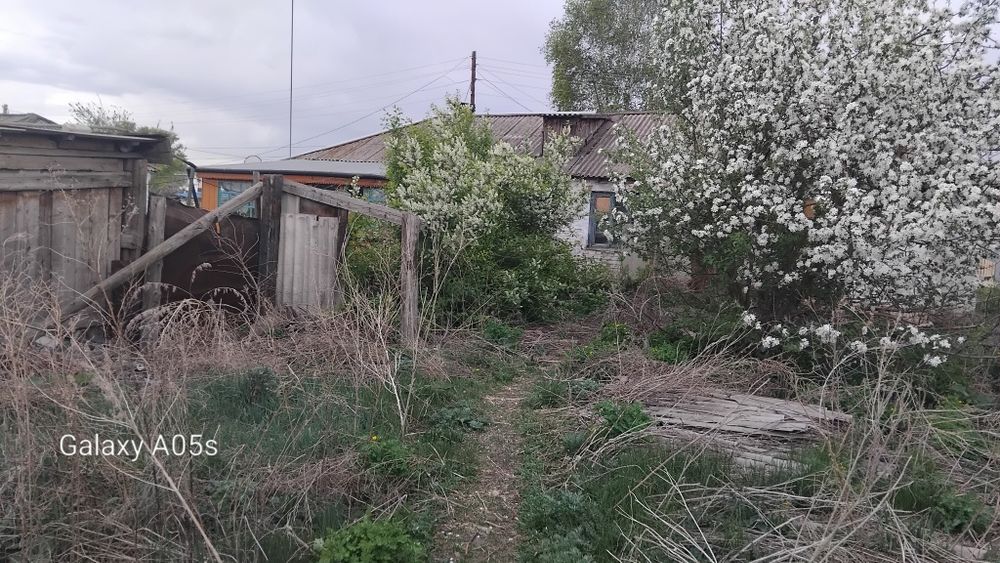 Продам дом требует ремонта.
