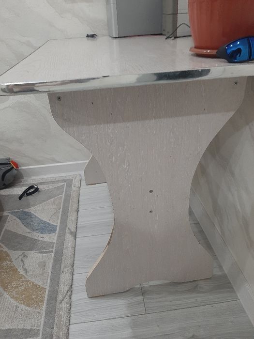 Продам кухонный стол