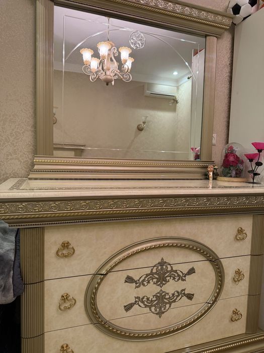 Продам комплект Итальянской мебели