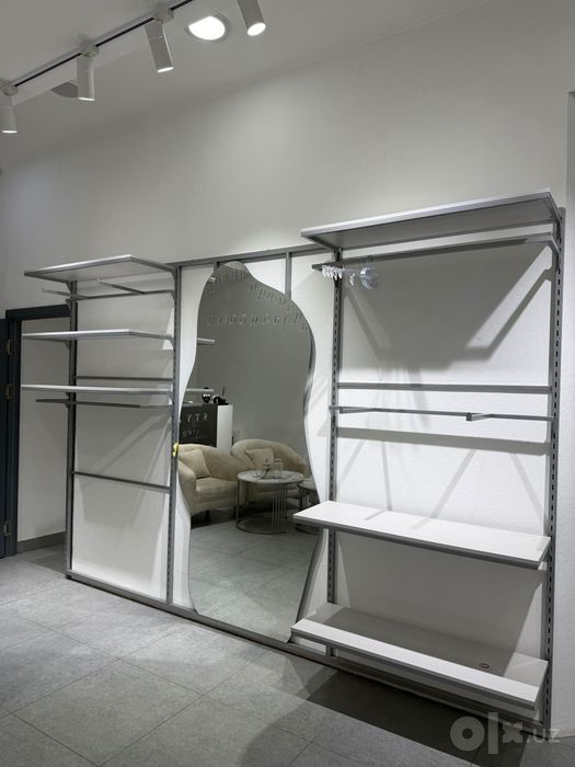 Стеллаж с полками.металлический каркас. Состояние хорошее 1000$