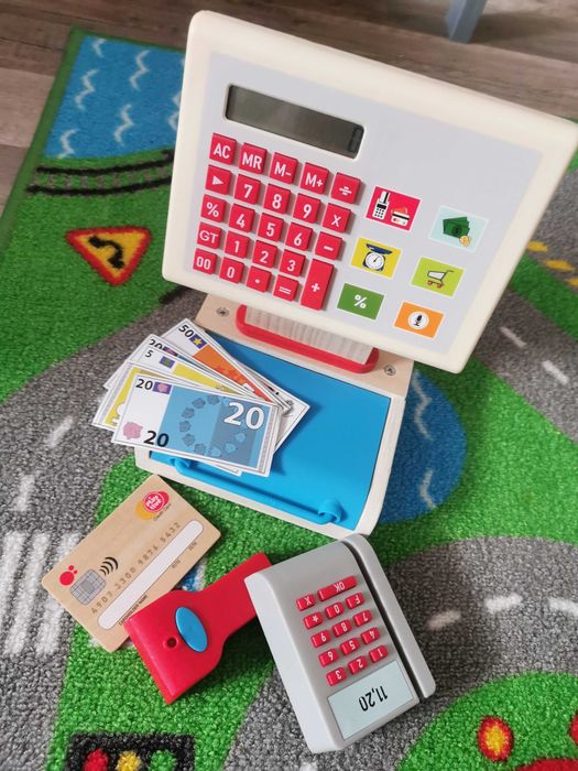 Дървен павилион за сладолед + касов апарат.