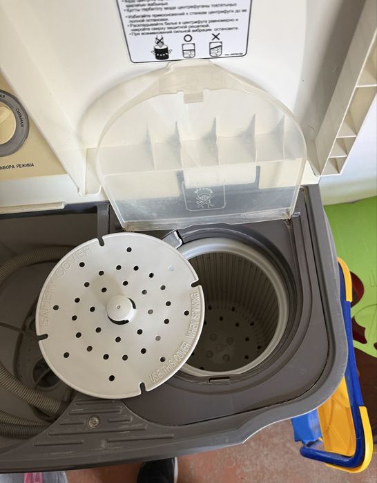 Стиральная машинка полуавтомат.