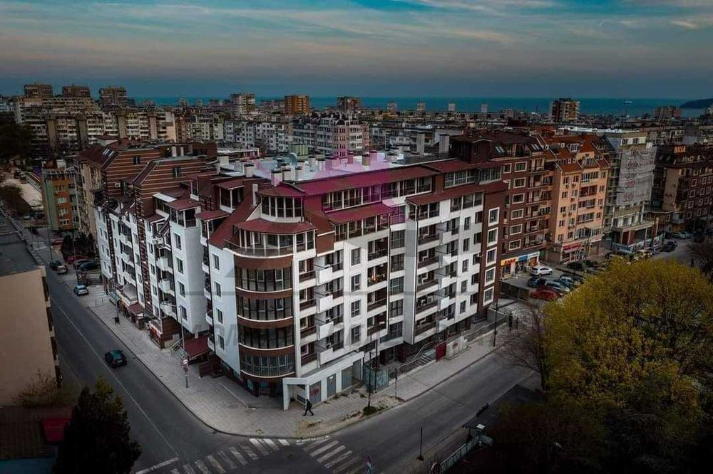 Продава се Тристаен апартамент в Варна, Левски - 111 кв.м за 1802 €/кв.м - Снимка #4