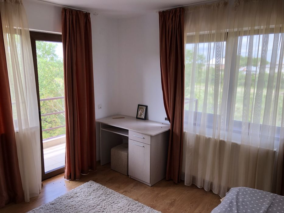 Inchiriez casa langa padure