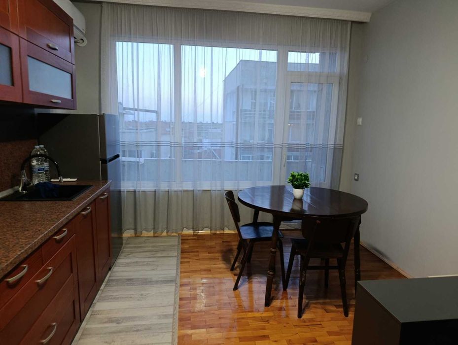 Дава се под наем Двустаен апартамент в Ямбол, Център - 55 кв.м за 348.84 € - Снимка #2