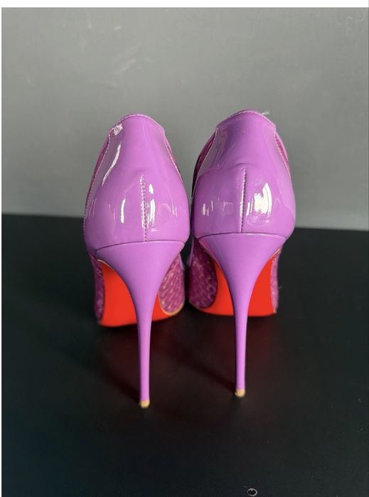 Louboutin високи обувки