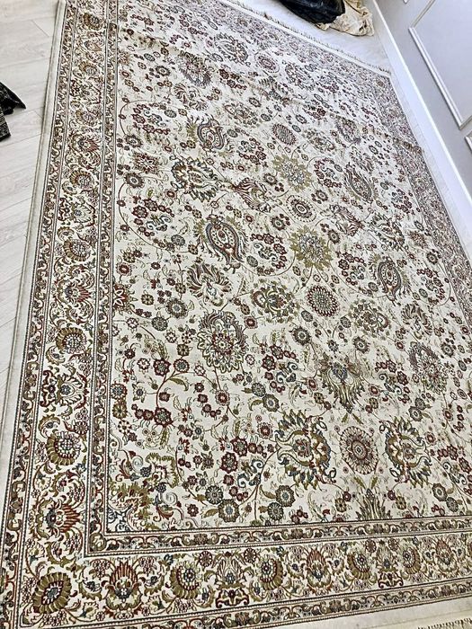 Продается ковер хорошего качества