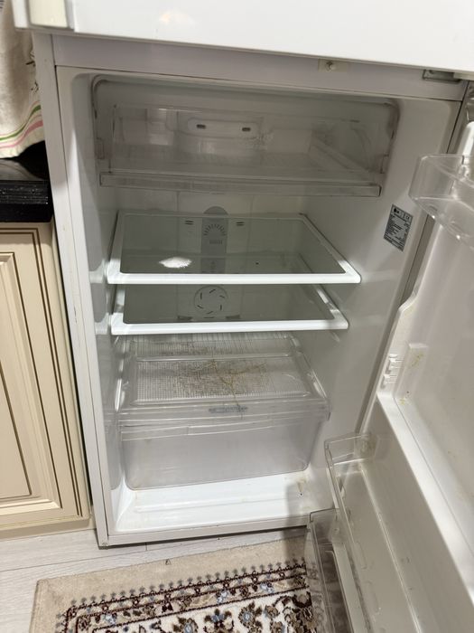 Холодильник Б/У в отличном состоянии