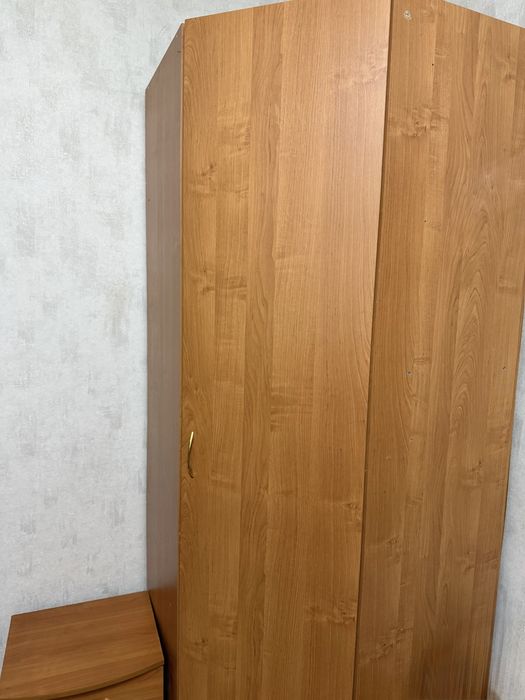 Продам угловой шкаф