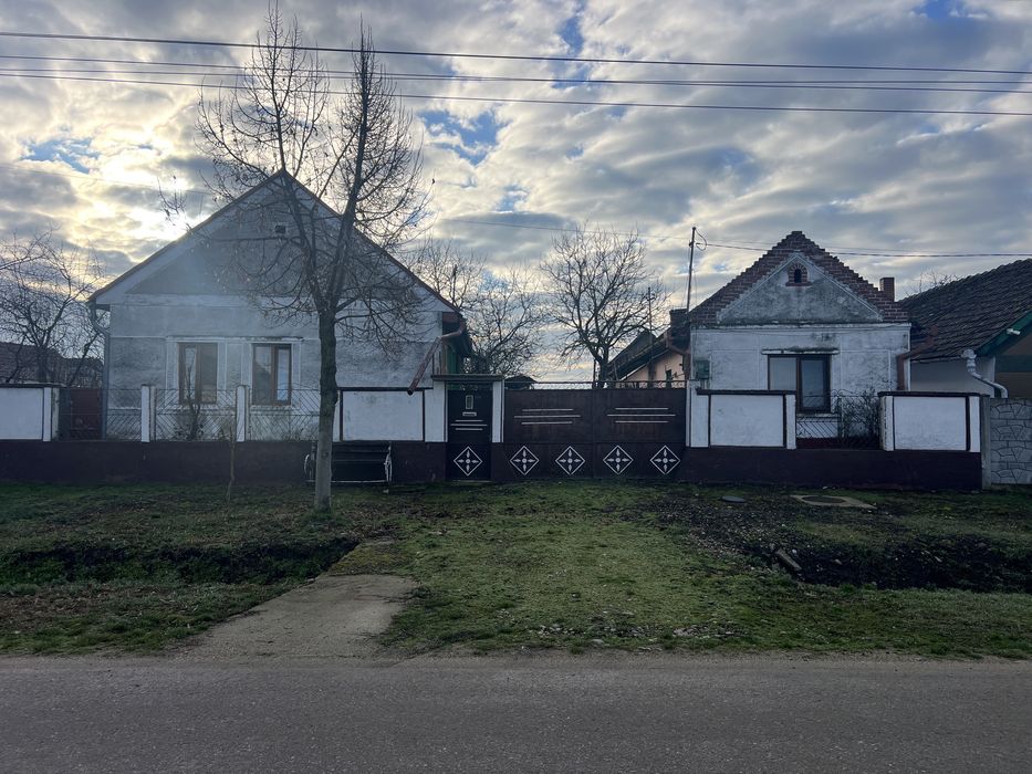 Vând Casa + teren