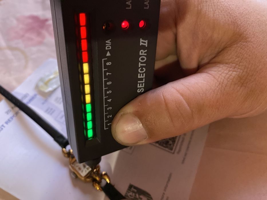 Швейцарски часовник с естествени диаманти 0.067CT