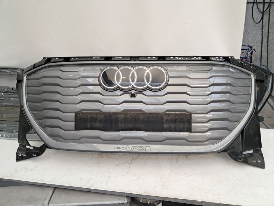Грил решетка Audi  E-Tron