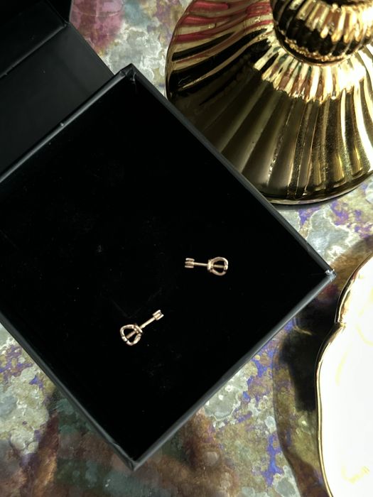 Серьги гвоздики с бриллиантамм